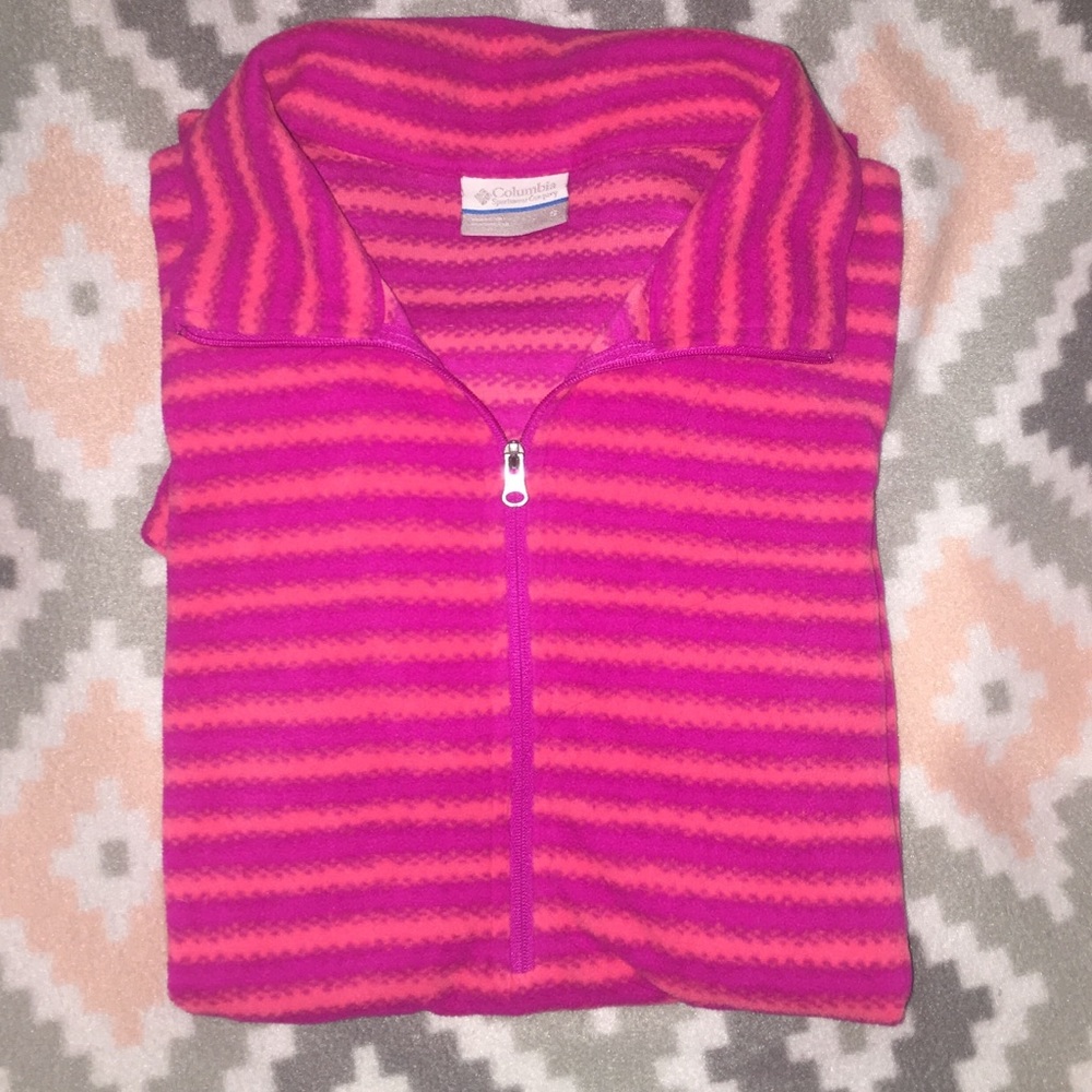 Women’s half zipped Columbia fleece pullover.
